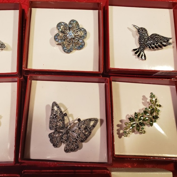 Set of Beautiful Brooches (32 Pieces) - Picture 4 of 7